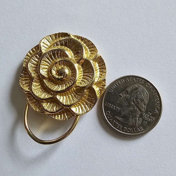 Vintage flower scarf clip gold tone metal camelia floral - Picture 3 of 6